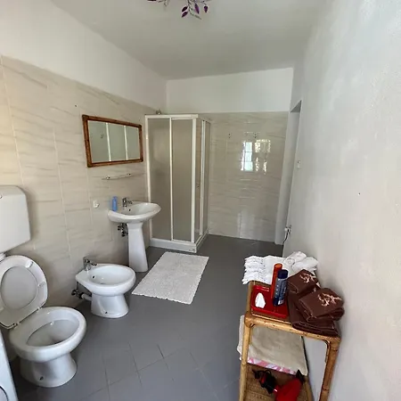 Carlitos Maison Nyaraló *